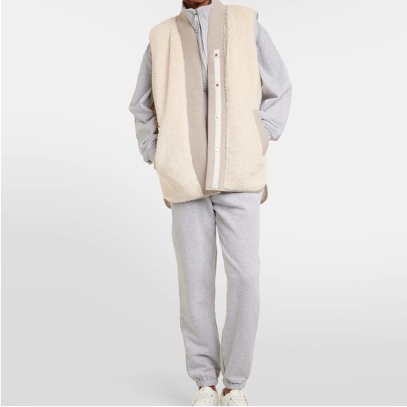 Varley Covey Reversible Quilt Gilet VEST
NWT
Size medium - Picture 14 of 14